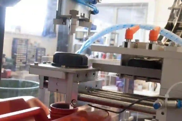 Automatische lineare Verschließmaschine CAPLINE CN