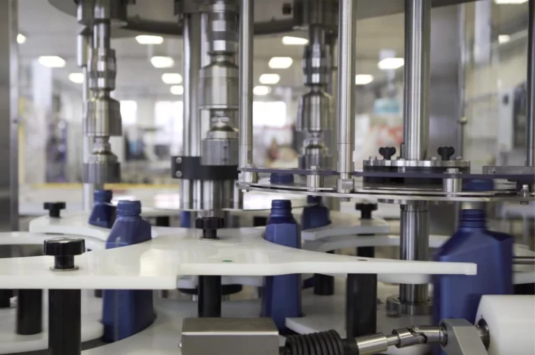 Mehrköpfige Rundlaufverschliessmaschine CAPLINE ROT MULTI-HEAD